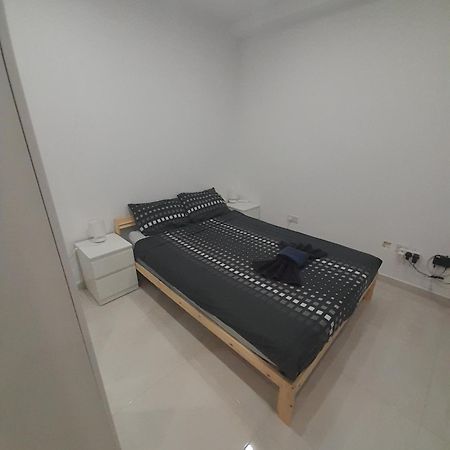Modern 3Br Stylish Apartment With Large Balcony - Close To St Julians And St Georges Bay Is-Swieqi Dış mekan fotoğraf